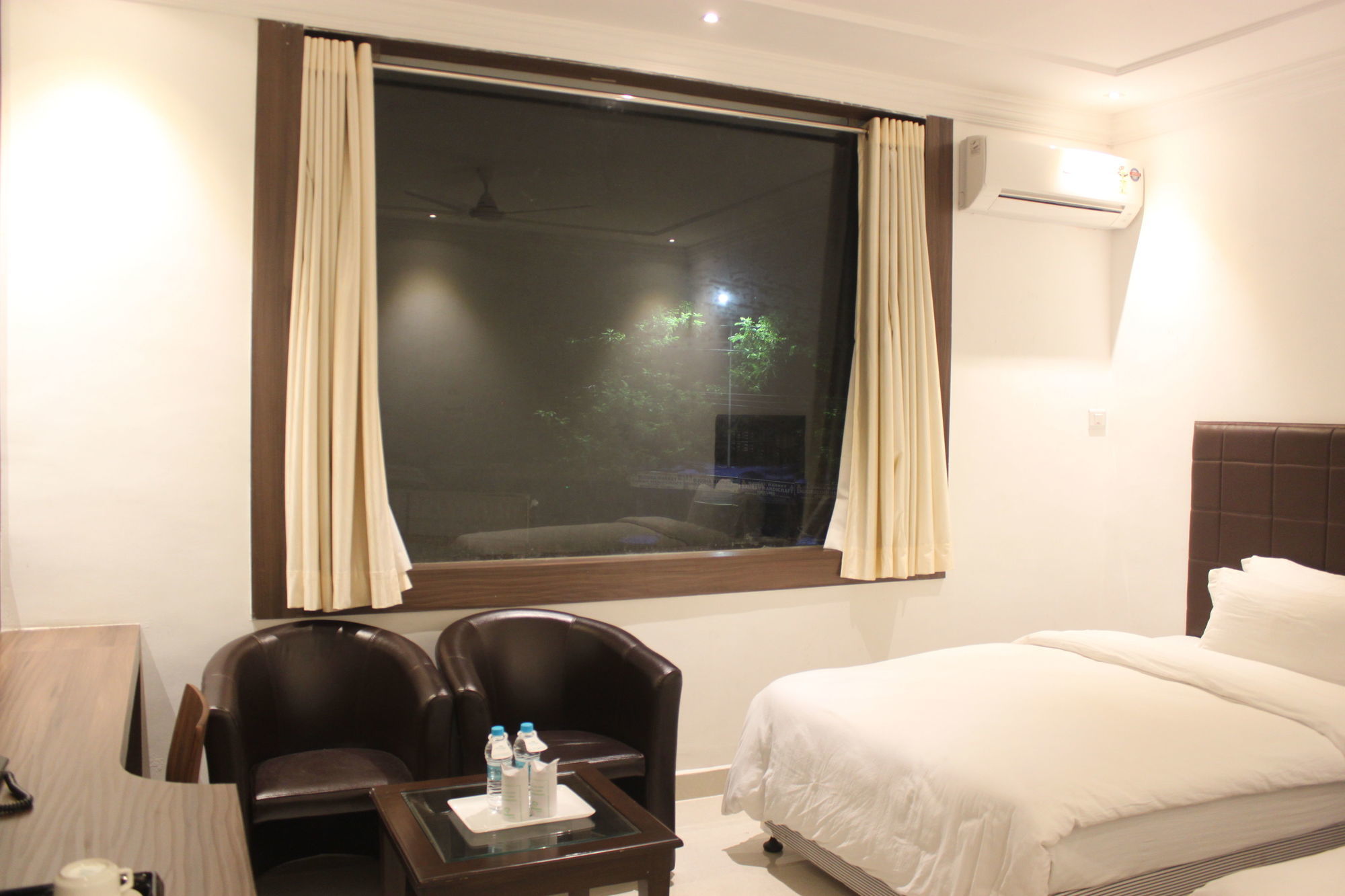 Niranjana Hotel Bodhgaya Bodh Gaya Quarto foto